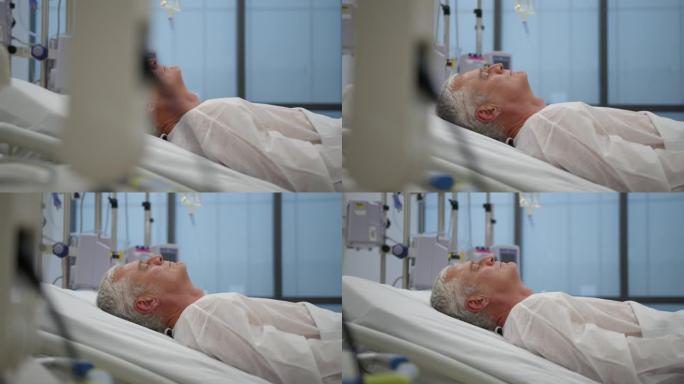 医院生病的老人躺在床上康复