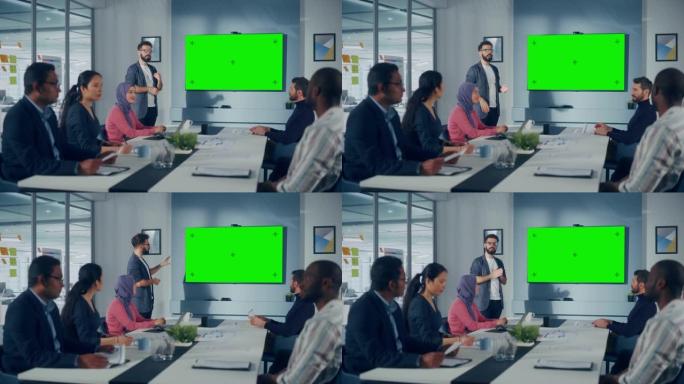 办公室会议室会议演示: 西班牙裔商人谈话，使用绿屏色键墙电视。成功向多民族投资者群体展示产品。电子商