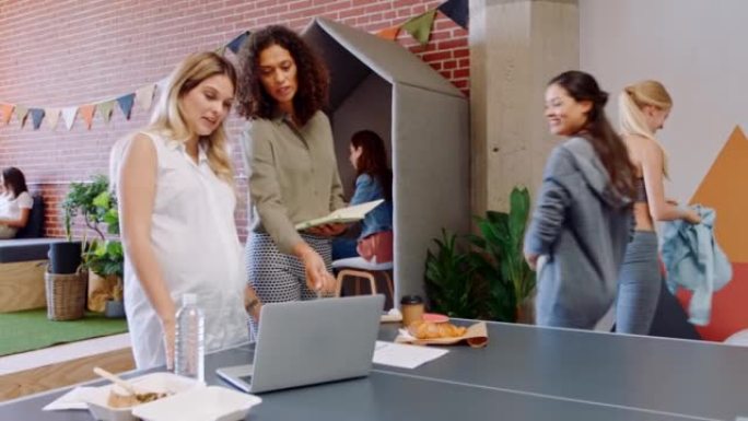 怀孕的商业女性，笔记本电脑或团队合作在现代办公室为公司创业，创意品牌或kpi数据分析。多元化、员工和