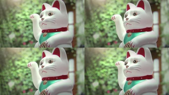 一个Maneki-neko (日语中的字面意思是 “招手猫”，也被称为幸运猫，中国幸运猫或快乐猫) 