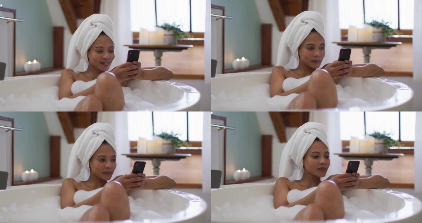 混血女人洗澡和使用智能手机