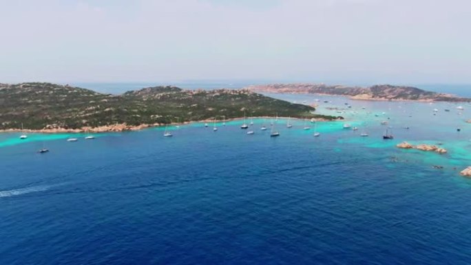 意大利撒丁岛马格达莱纳岛上玫瑰海滩的鸟瞰图。伊索拉·布德利。拉马达莱纳。