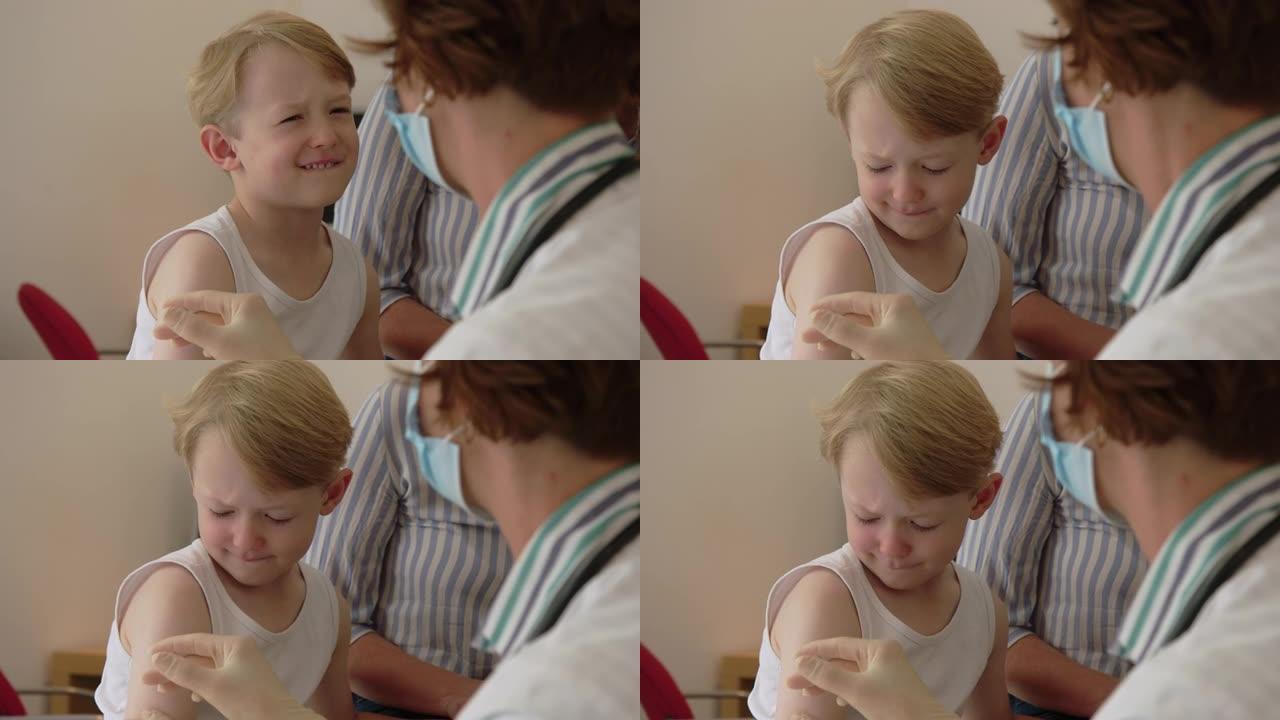 小男孩接种疫苗