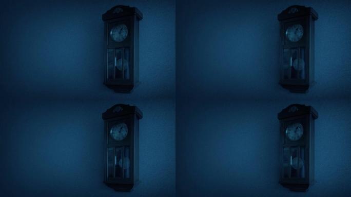 带摆动摆环的旧钟