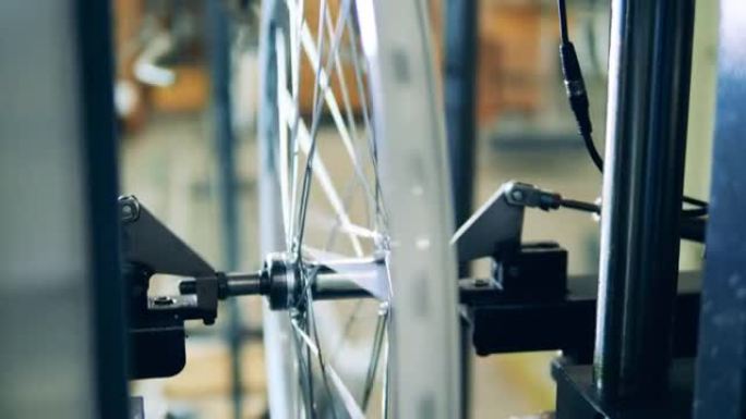 固定自行车轮辋的特殊机器