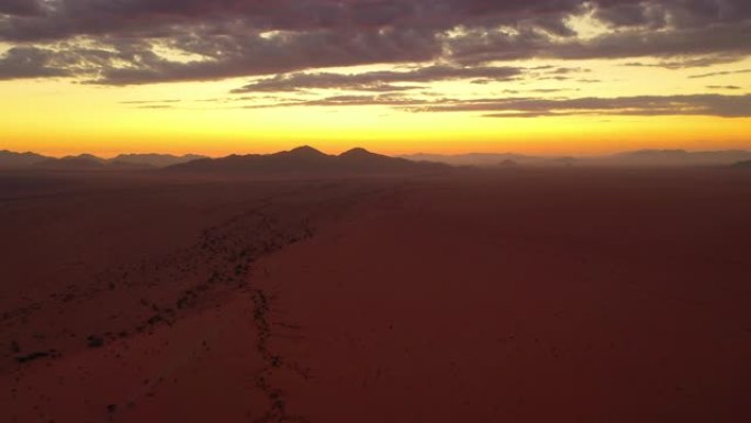 WS鸟瞰图日落时宁静的沙漠景观，纳米比亚，非洲
