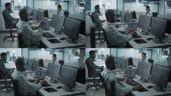 正宗办公室: 热情的黑色IT程序员开始在台式计算机上工作。男性网站开发者，软件工程师开发应用程序，视