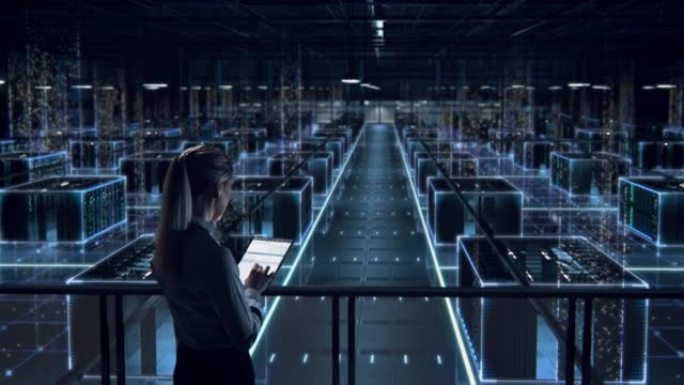 成功的女性数据中心IT专家使用平板电脑，在服务器场云计算设施上实现增强的VFX可视化。为网络数据安全