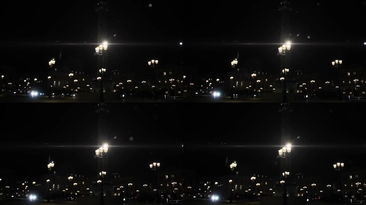 巴黎的旺多姆广场 (Place Vendome) 夜晚，有古老的路灯。