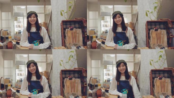 小企业主的肖像在杂货店里站着双臂交叉