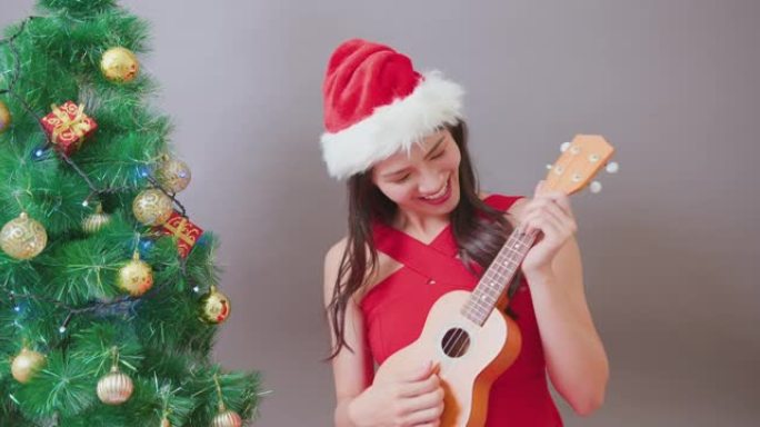 女人在圣诞节玩夏威夷四弦琴