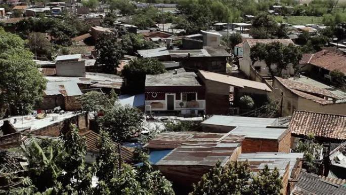 南美洲巴拉圭首都亚松森的贫穷房屋。4k分辨率。