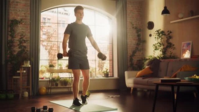 适合运动强壮的年轻人，在阳光公寓的家中，早上用哑铃做核心强化锻炼。健康生活方式和健身理念。