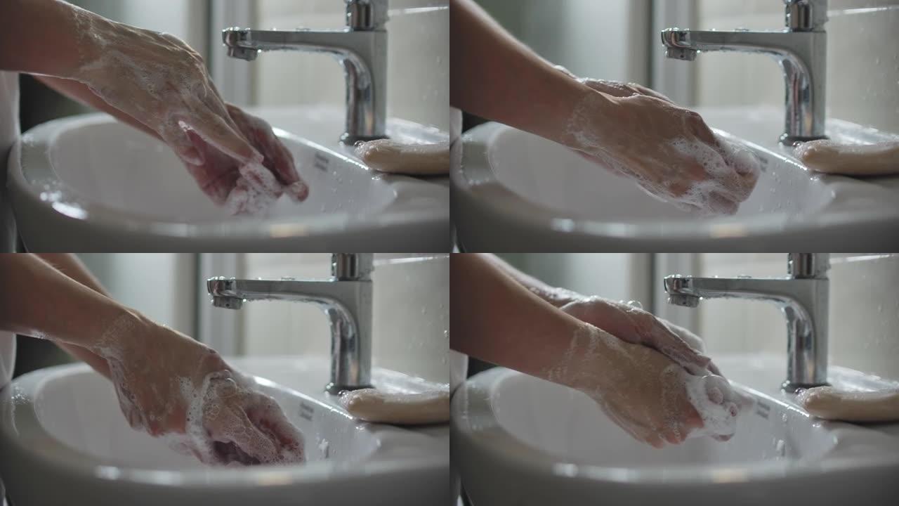 女人小心地用消毒皂洗手