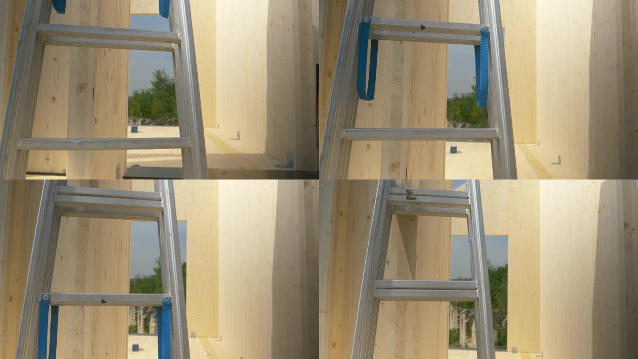 特写: 铝梯靠在未完成的CLT房屋的木墙上