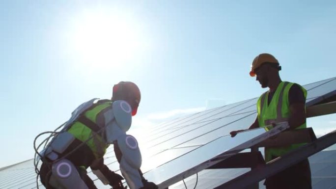 男性技术人员在蓝天下组装太阳能电池板
