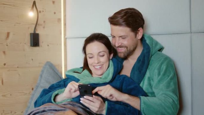 床上的夫妇视频素材笑容笑脸温馨温暖