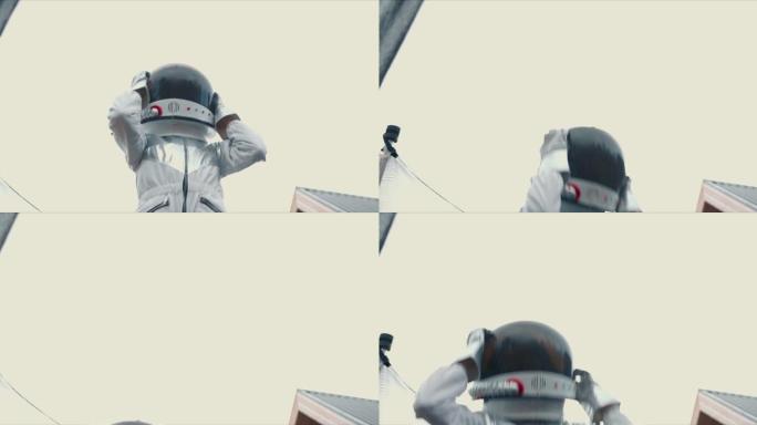 关于太空的梦想。小孩子穿着白色太空服和有趣的头盔在玩宇航员的蹦床上跳。