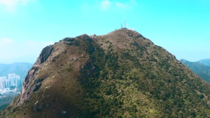 香港的通信天线穿越高山