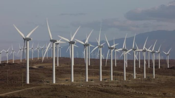气候变化，风力发电，可持续能源，大型风力涡轮机在非洲肯尼亚图尔卡纳湖的风电场上