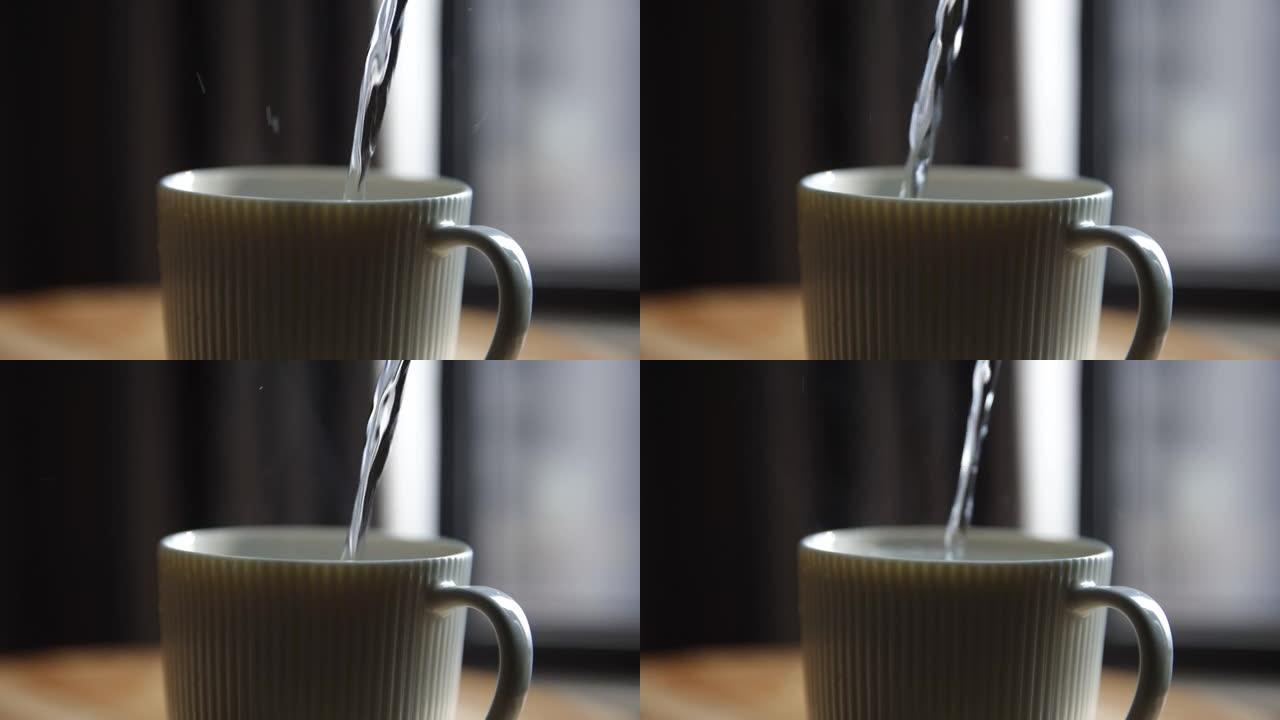 热水落入杯中泡咖啡