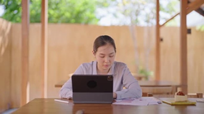 女商人工作笔记本电脑