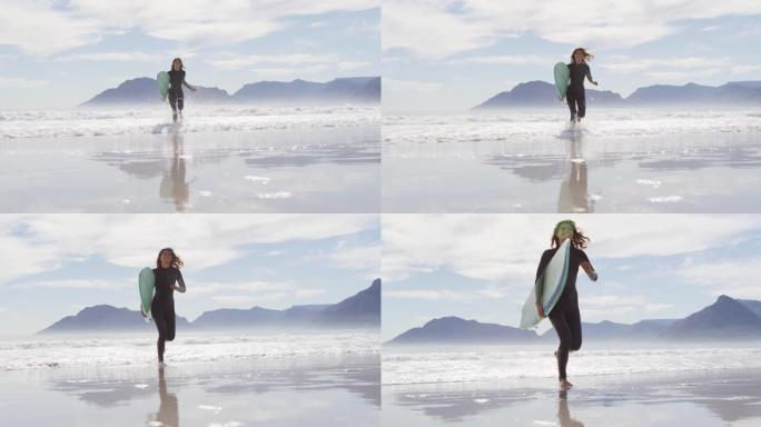 混血女子从海上跑到海滩上，背着冲浪板
