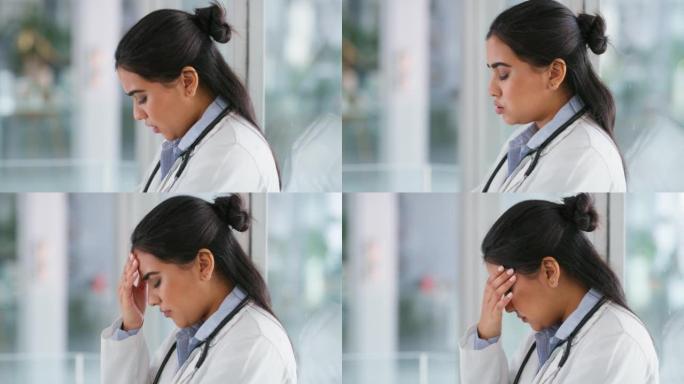 医生与压力，焦虑和精神卫生感到悲伤和痛苦的头痛在她的办公室。医院有疼痛、倦怠、压力或抑郁的医护人员或
