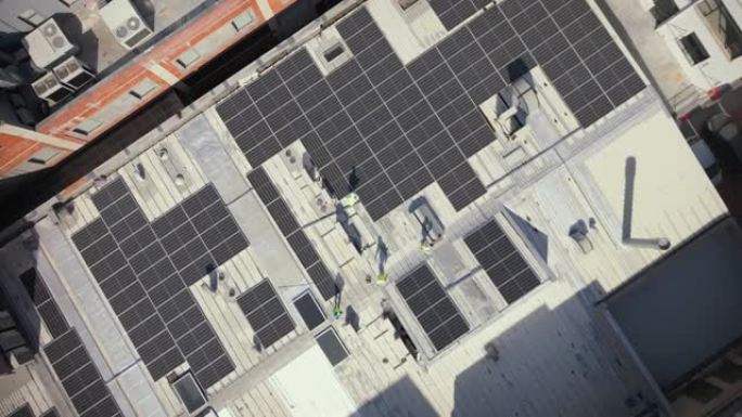 太阳能，无人机和用于屋顶建筑，建筑或可再生能源的工程。鸟瞰图，太阳能电池板和从事项目管理，城市物流和
