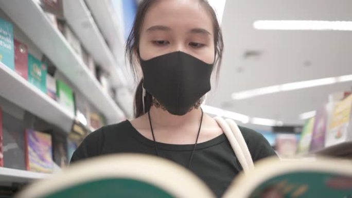 戴防护口罩的少女读书准备回学校
