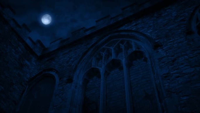 月光下教堂建筑的角落