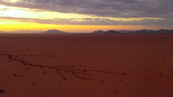 WS日落时宁静的沙漠景观，纳米比亚，非洲