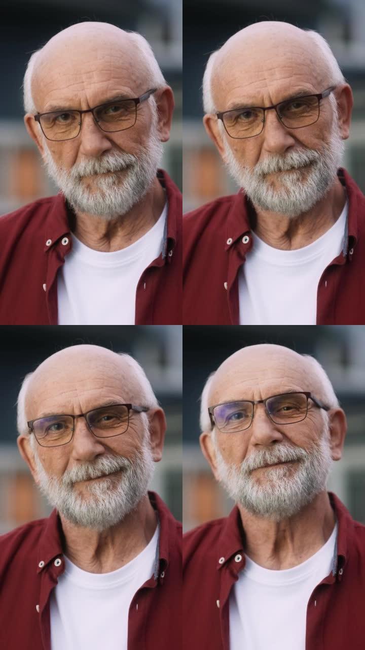 垂直屏幕: 近距离拍摄一位开朗的老人的肖像，他戴着眼镜，戴着眼镜站在居民区房屋前。退休的成年男子看着