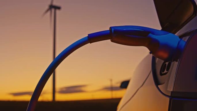 SLO MO用风力涡轮机提供的蓝色能量为电动汽车充电