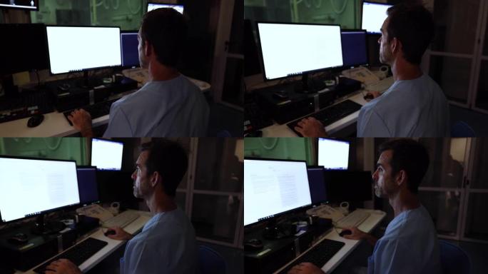 男性放射科医生使用桌面阅读他从患者扫描中写的报告