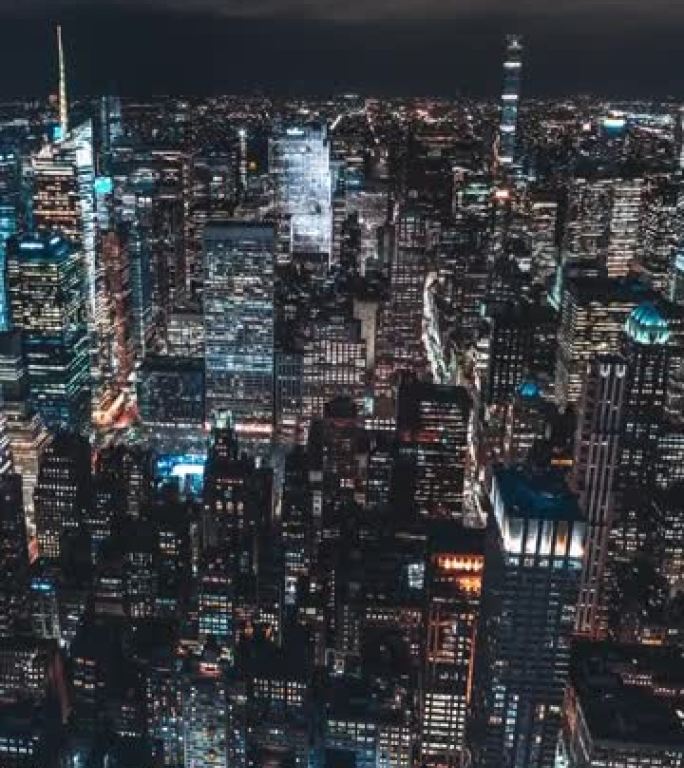 曼哈顿夜间摩天大楼的T/L ZI鸟瞰图/纽约