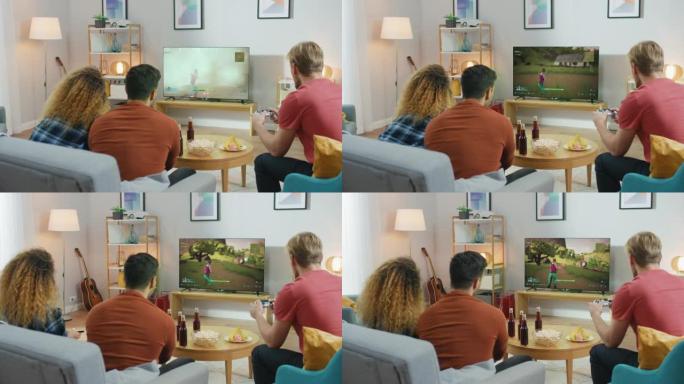 在客厅里，三个朋友使用控制器玩视频游戏。电视屏幕显示真正的3D射击游戏，与街机在线多人战斗皇家游戏。