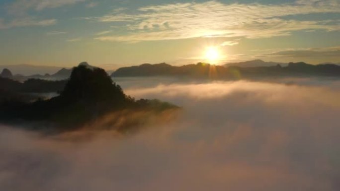 日出时山林上空的鸟瞰图云