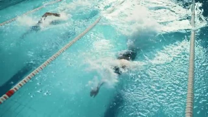 游泳比赛: 两名专业游泳者在游泳池中，更强，更快的获胜者决定。运动员争夺最佳冠军。慢动作与时尚的颜色
