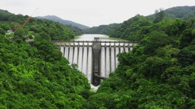 从锦山郊野公园的九龙水塘排水