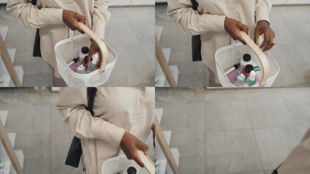 女性顾客将自我护理产品和其他物品一起放入购物篮