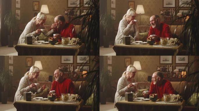 老年夫妇早上喝茶聊天
