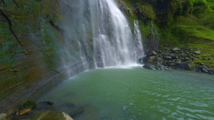 山上的瀑布高山流水山崖悬崖山区山地