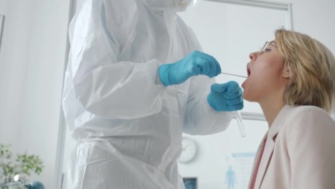 医院实验室防护服医生检测女性电晕病毒感染