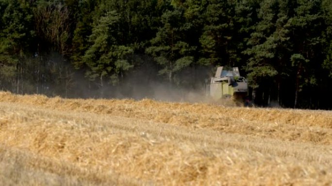 春季大麦收获丰收收割农业器械