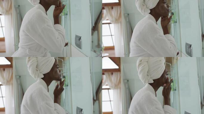 非裔美国美女在浴室涂面霜