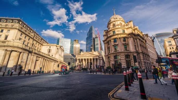 伦敦市区的英格兰银行和伦敦证券交易所拥挤的人和交通的时间流逝
