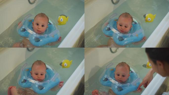 母亲给刚出生的婴儿洗澡的真实特写镜头。