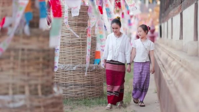 泰国清迈Loi kathong节上穿着泰国传统服装的亚洲女孩
