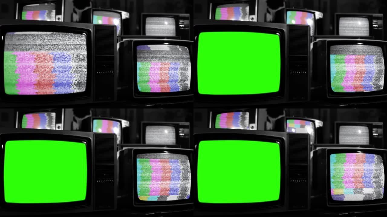 复古电视在许多具有静态噪声和测试图案信号的老式电视中打开色度键绿色屏幕。特写。黑白色调。